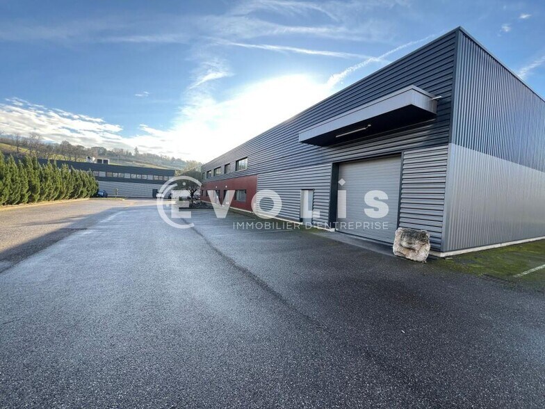 Light Industrial in MARCILLY-D'AZERGUES to rent - Building Photo - Image 2 of 8