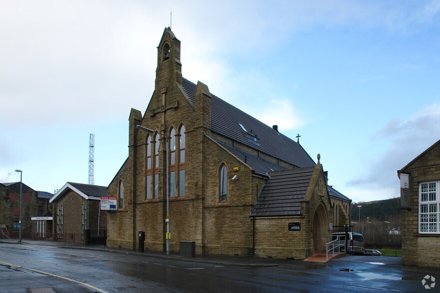 17 Old Leeds Rd, Huddersfield, HD1 1SG UK