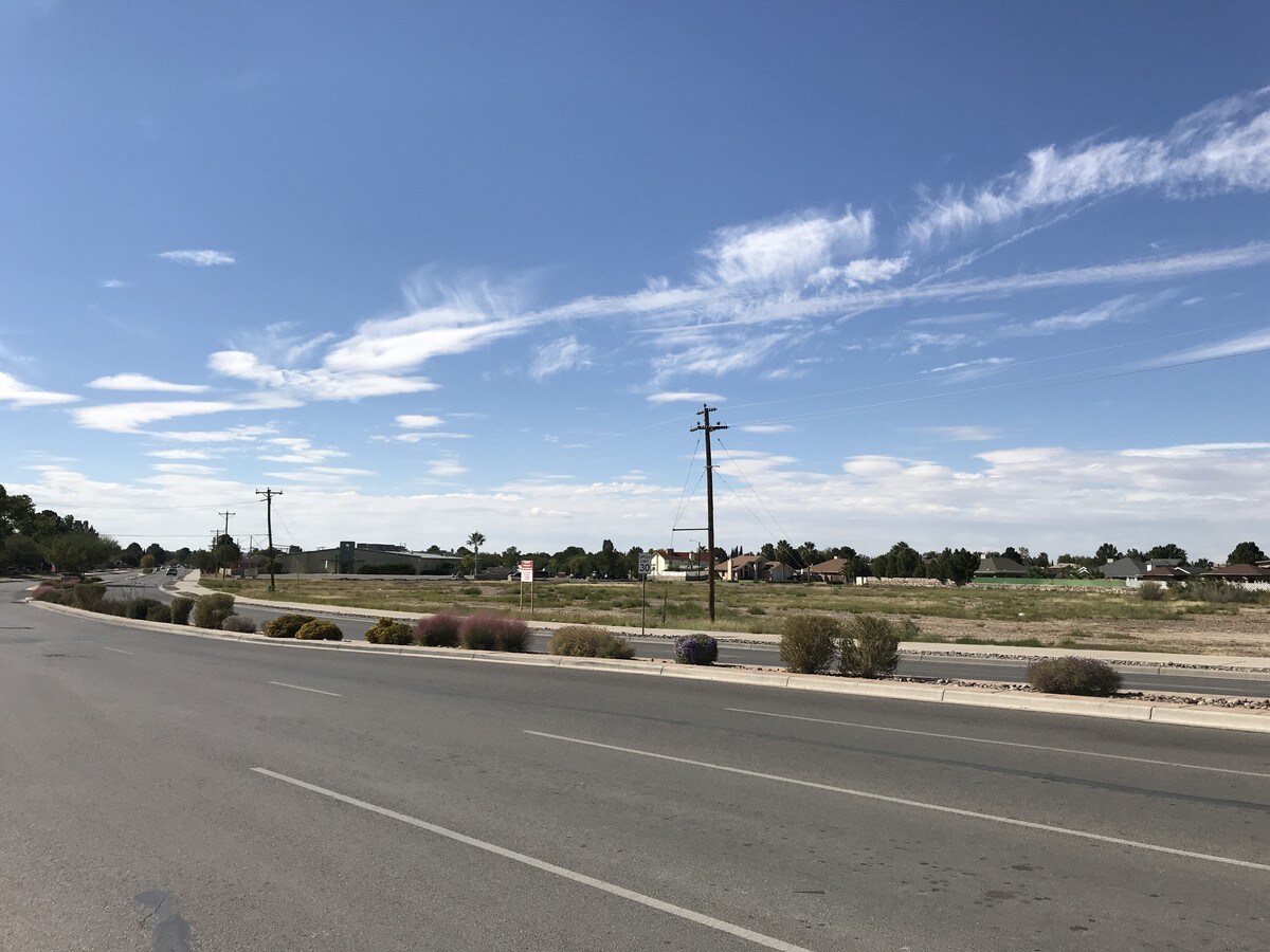 101 W Redd Rd, El Paso 79932