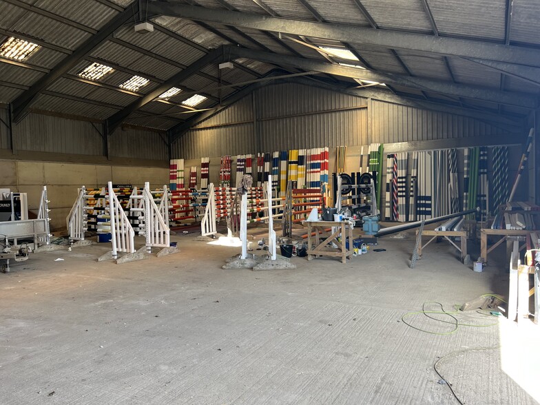 Store 3 Hill Farm, Hill Farm Lane, Codmore Hill, Pulborough to rent - Building Photo - Image 3 of 10