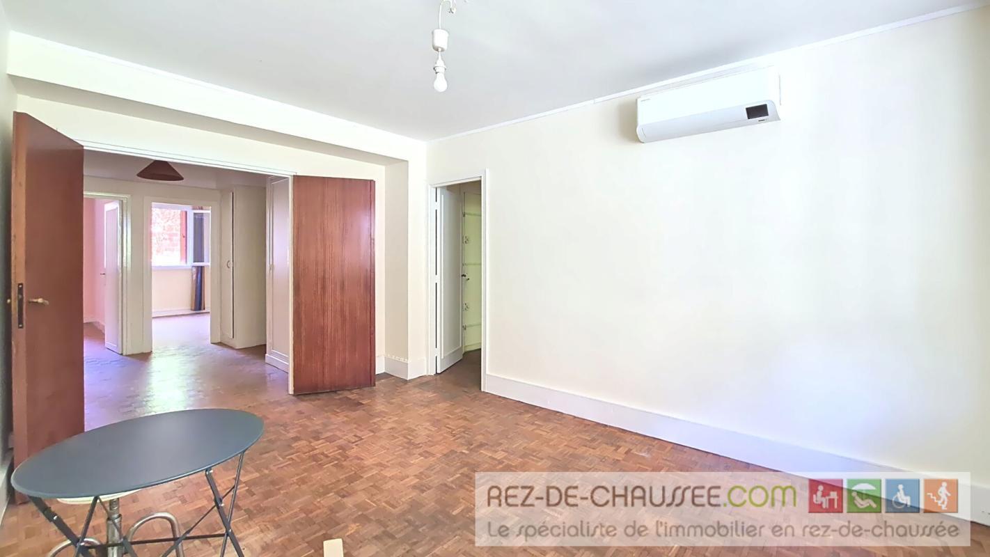 Office in Montreuil for sale Building Photo- Image 1 of 15