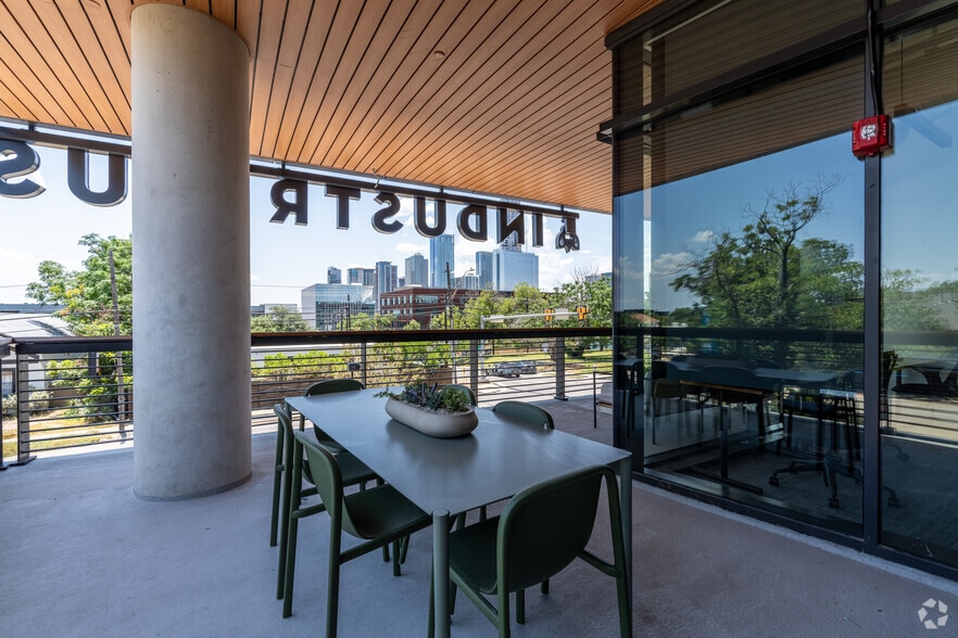 924 E 7th St, Austin, TX to rent - Building Photo - Image 3 of 31