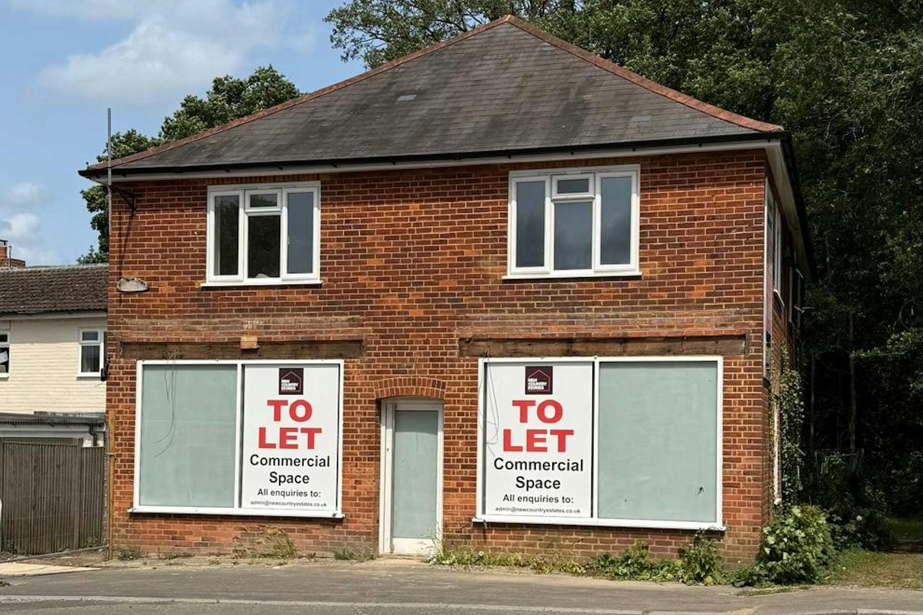 188 Beacon Hill Rd, Fleet to rent Primary Photo- Image 1 of 2