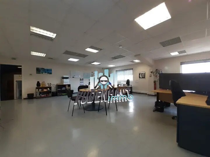 Location Local d'activités 650 m² - Photo 1