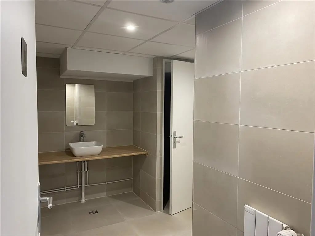 Office in Paris for sale Building Photo- Image 1 of 9