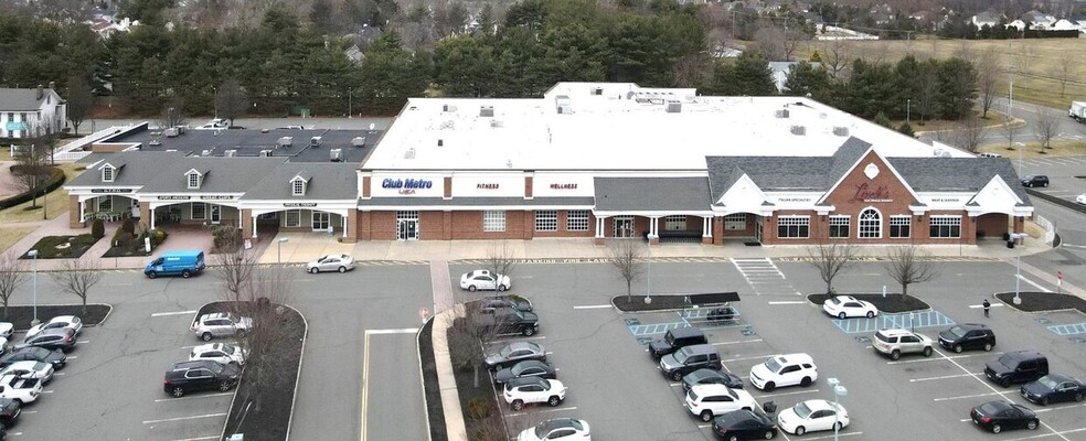 401b W Main St, Freehold, NJ for rent - Building Photo - Image 2 of 4