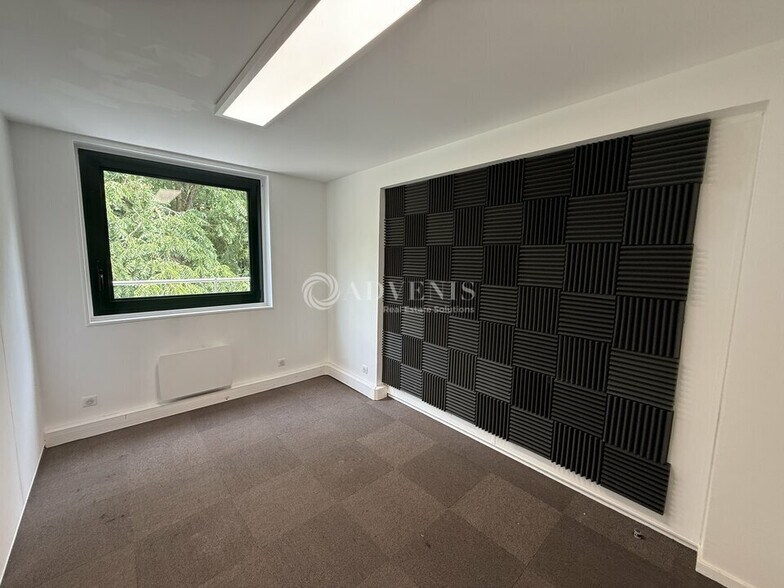 Office in Lognes to rent - Interior Photo - Image 1 of 9