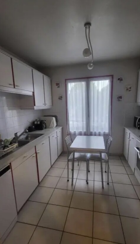 Retail in Saint-Ouen-l'Aumône for sale Interior Photo- Image 1 of 5