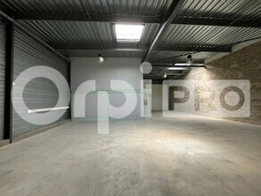 Light Industrial in Vert-Saint-Denis to rent Interior Photo- Image 2 of 12