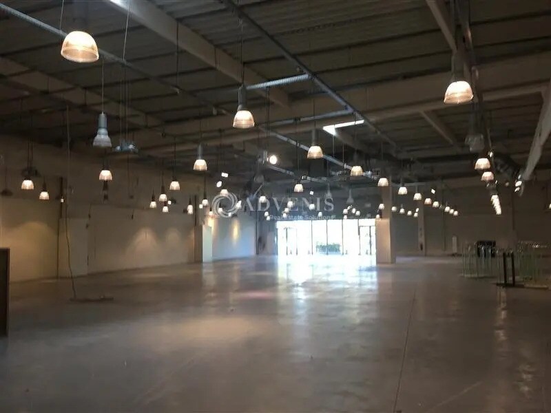 Retail in Maurepas to rent Interior Photo- Image 1 of 8