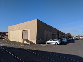 3317-3325 NW Yeon Ave, Portland, OR for rent Building Photo- Image 1 of 9