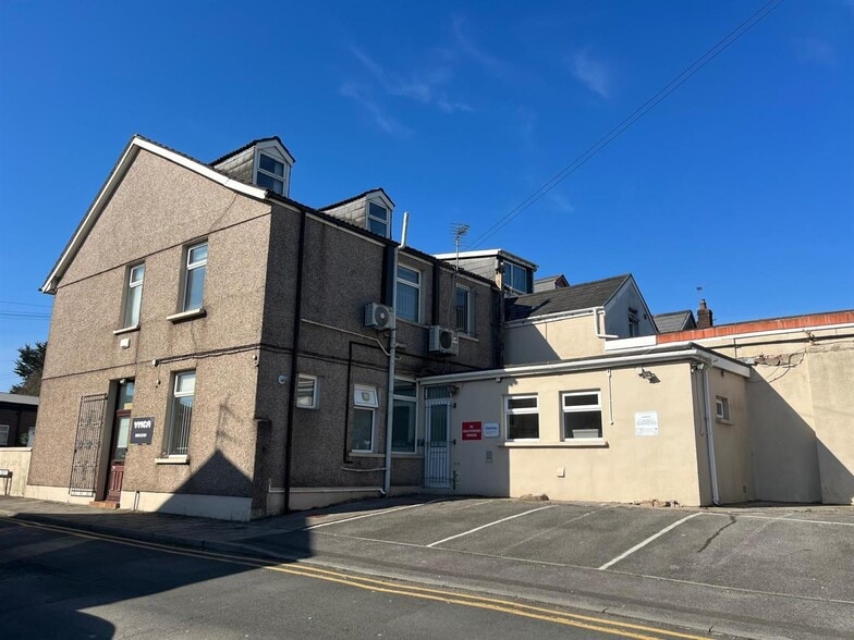 28 Coity Rd, Bridgend to rent - Building Photo - Image 2 of 2