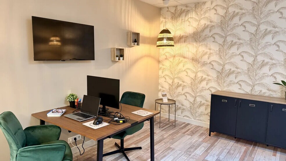 300 Avenue Des Mattes, La Ciotat to rent - Interior Photo - Image 3 of 8