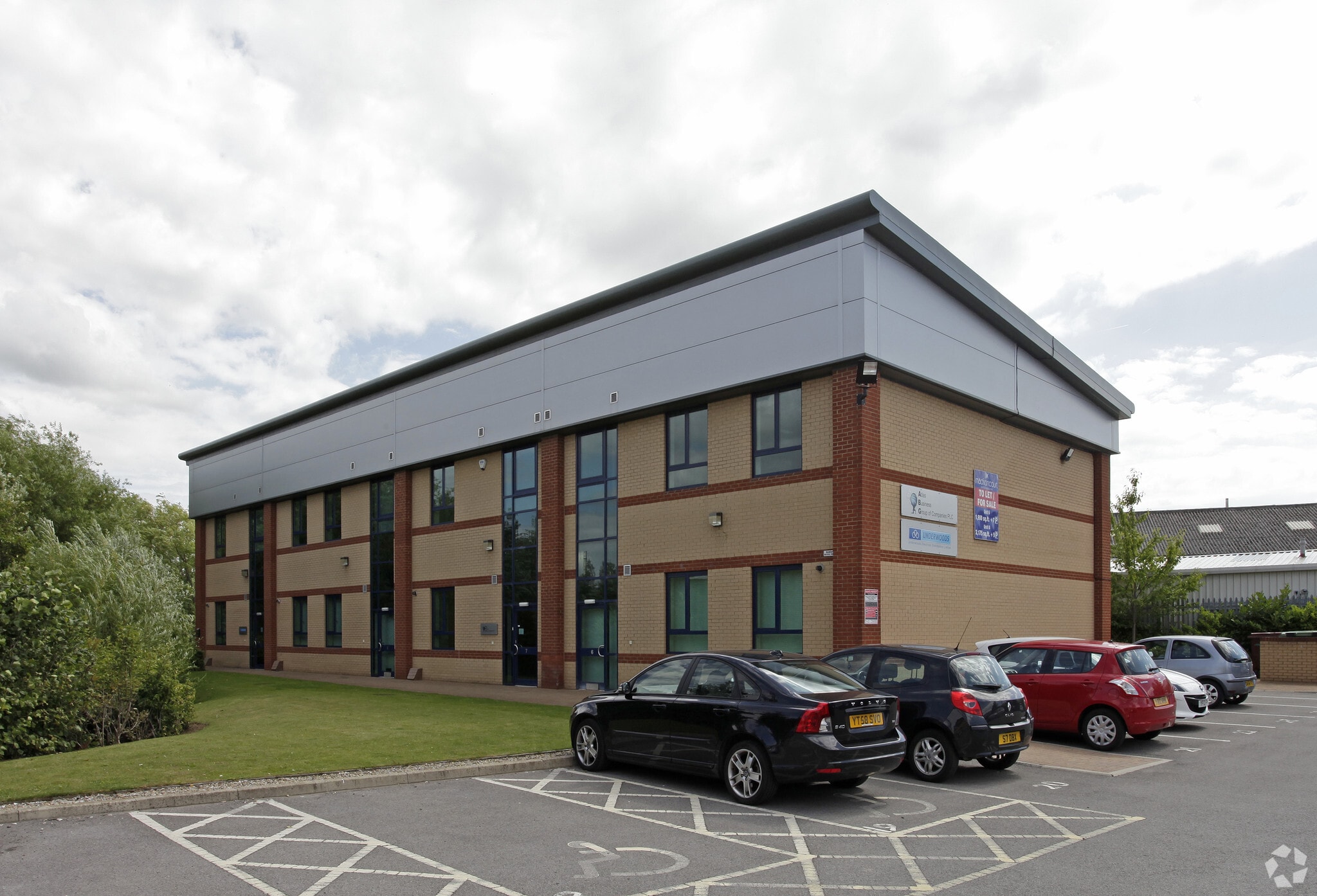 9 George Mann Rd, Leeds for sale Primary Photo- Image 1 of 4