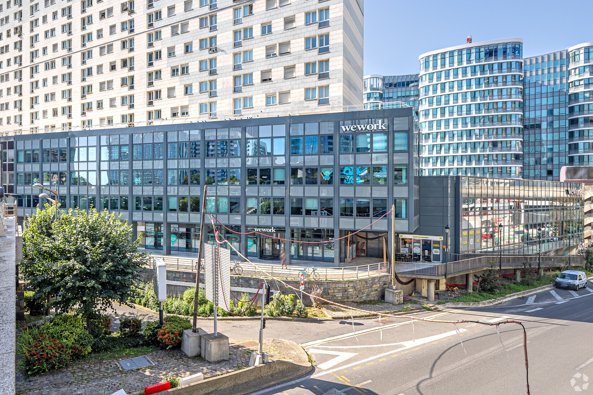 8-30 Terrasse Bellini, Puteaux to rent Primary Photo- Image 1 of 8