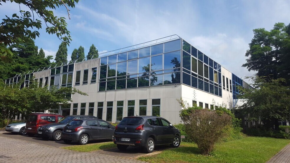 Light Industrial in Éragny for sale - Building Photo - Image 3 of 10