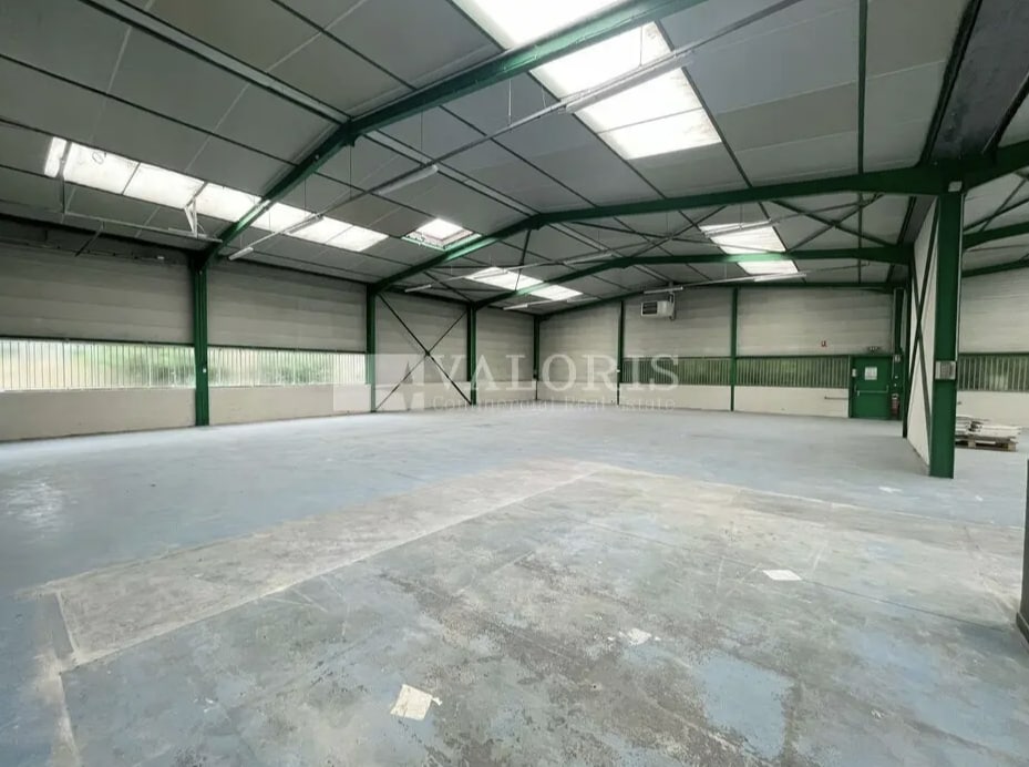 Light Industrial in Saint-Genis-Laval to rent Interior Photo- Image 1 of 8