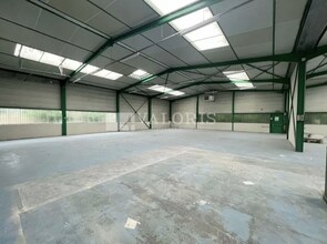 Light Industrial in Saint-Genis-Laval to rent Interior Photo- Image 1 of 8