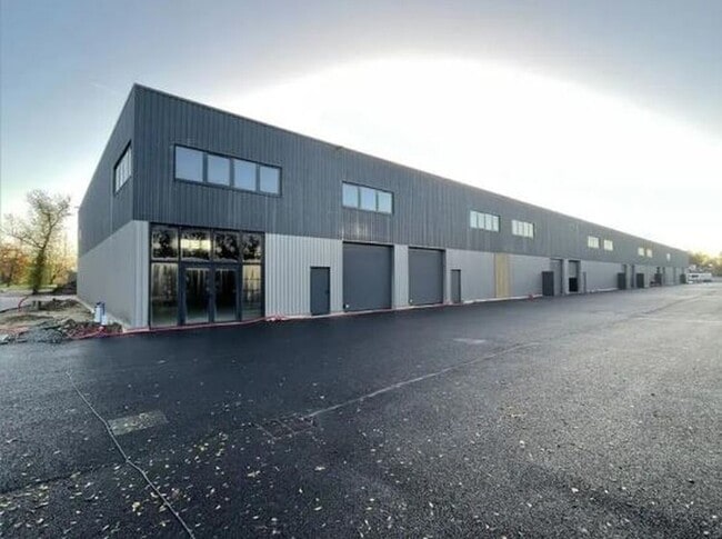 Location Local d'activités 246 m² à 4 717 m²