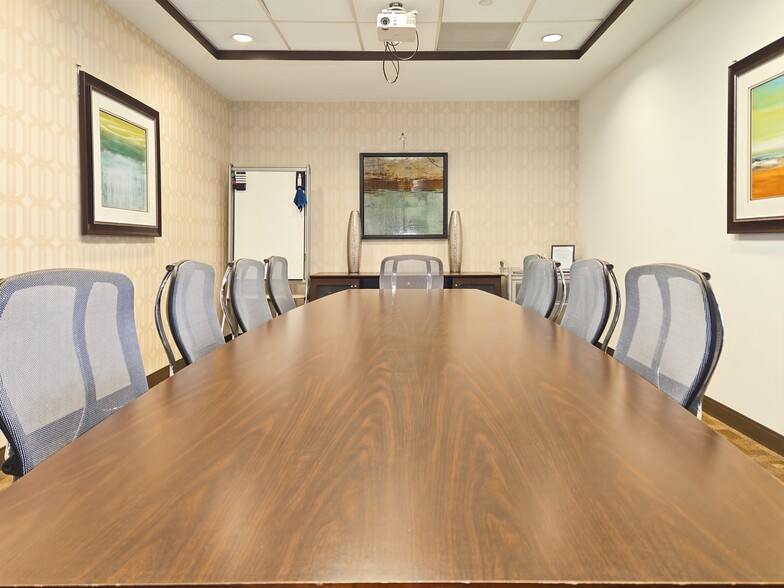 2950 N Loop Fwy W, Houston, TX to rent - Interior Photo - Image 3 of 20