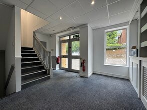 Hughenden Rd, High Wycombe to rent Lobby- Image 2 of 3