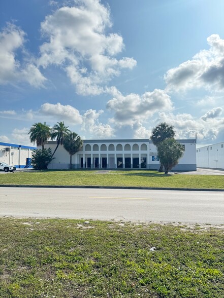 13145 NW 45th Ave, Opa Locka, FL for rent - Primary Photo - Image 1 of 6