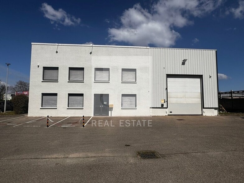 Light Industrial in Vénissieux to rent - Building Photo - Image 3 of 12