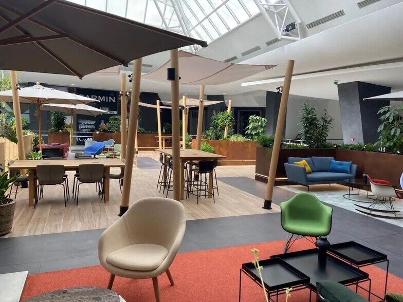 55 Avenue Des Champs Pierreux, Nanterre to rent - Primary Photo - Image 2 of 18