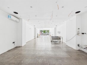 Aldermans Hl, London to rent Interior Photo- Image 2 of 7
