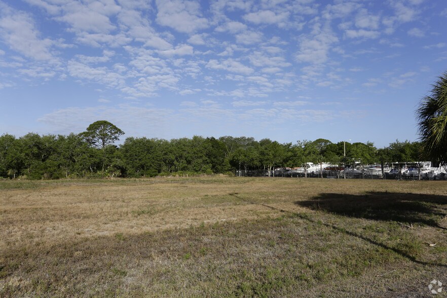 2189 N Tamiami Trl, North Fort Myers, FL for sale - Building Photo - Image 3 of 4