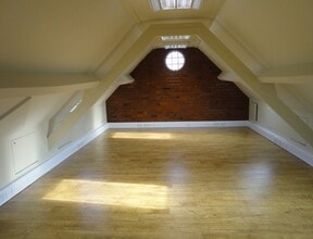 Dark Ln, Warwick to rent Interior Photo- Image 1 of 9