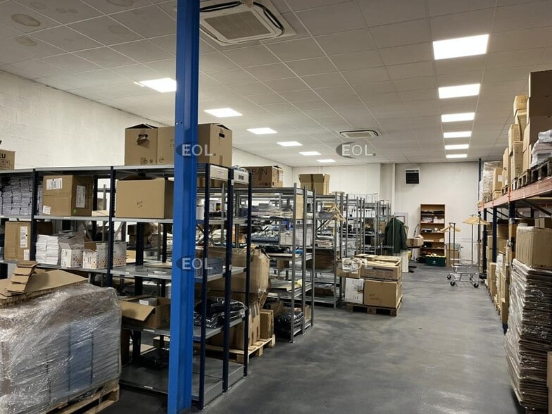 Light Industrial in Asnières-sur-Oise to rent - Building Photo - Image 2 of 6