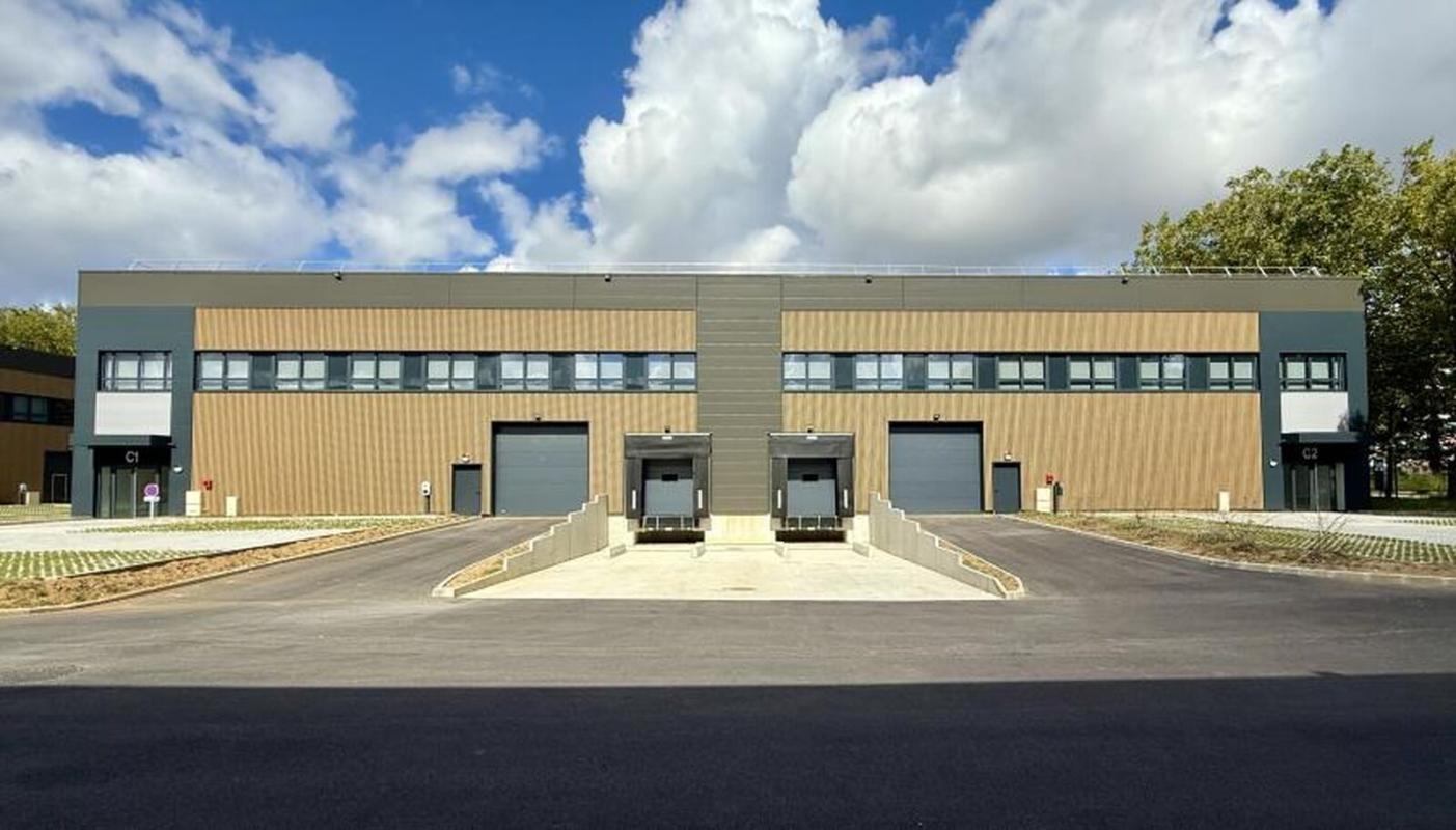 8 Rue Denis Papin, Trappes to rent Building Photo- Image 1 of 9