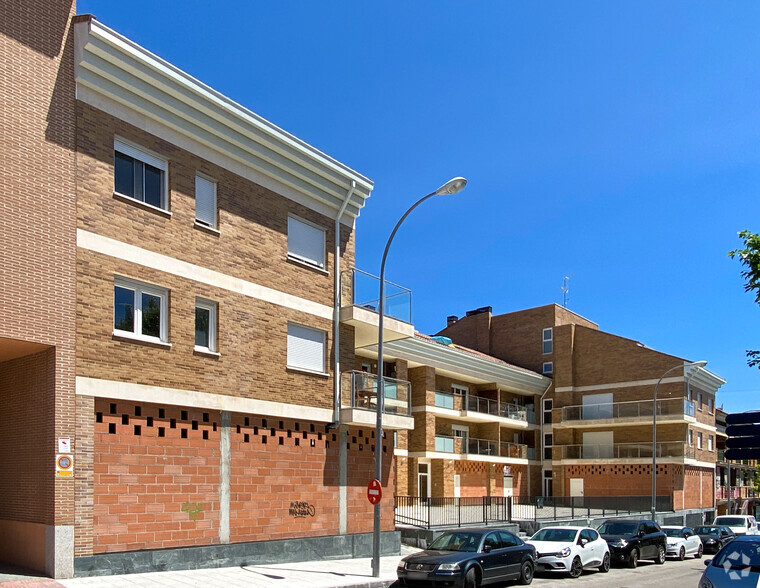 Calle Julián Berrendero, 14, San Agustín del Guadalix, Madrid for sale - Building Photo - Image 1 of 3