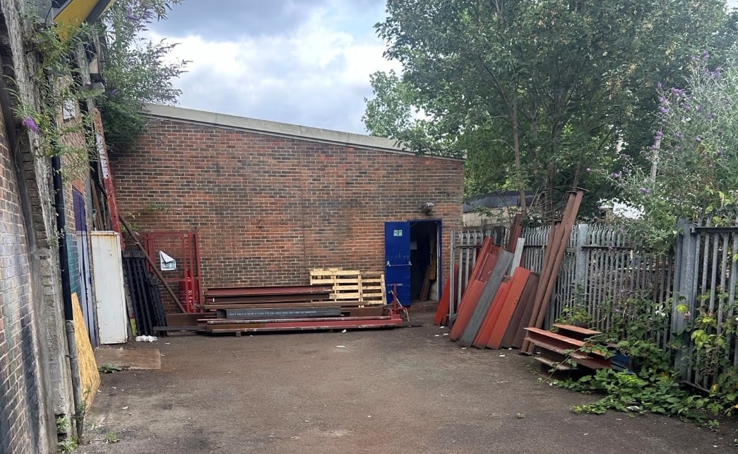 370-379 Station Rd, London to rent Building Photo- Image 1 of 3