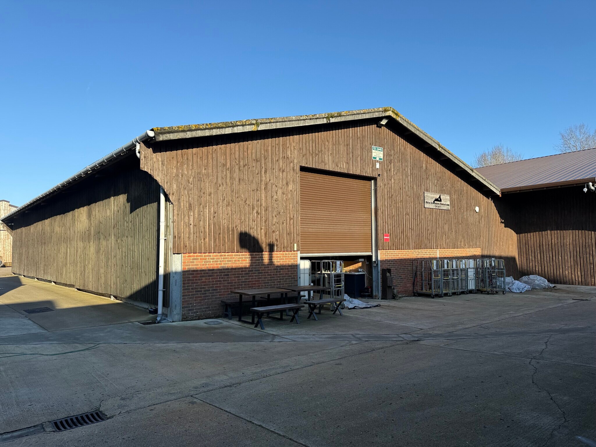 Unit 3A Dawes Farm, Bognor Rd, Horsham to rent Primary Photo- Image 1 of 7