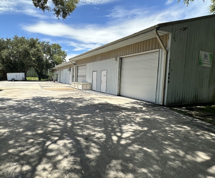 663 2nd Ln, Vero Beach, FL for sale - Building Photo - Image 3 of 9