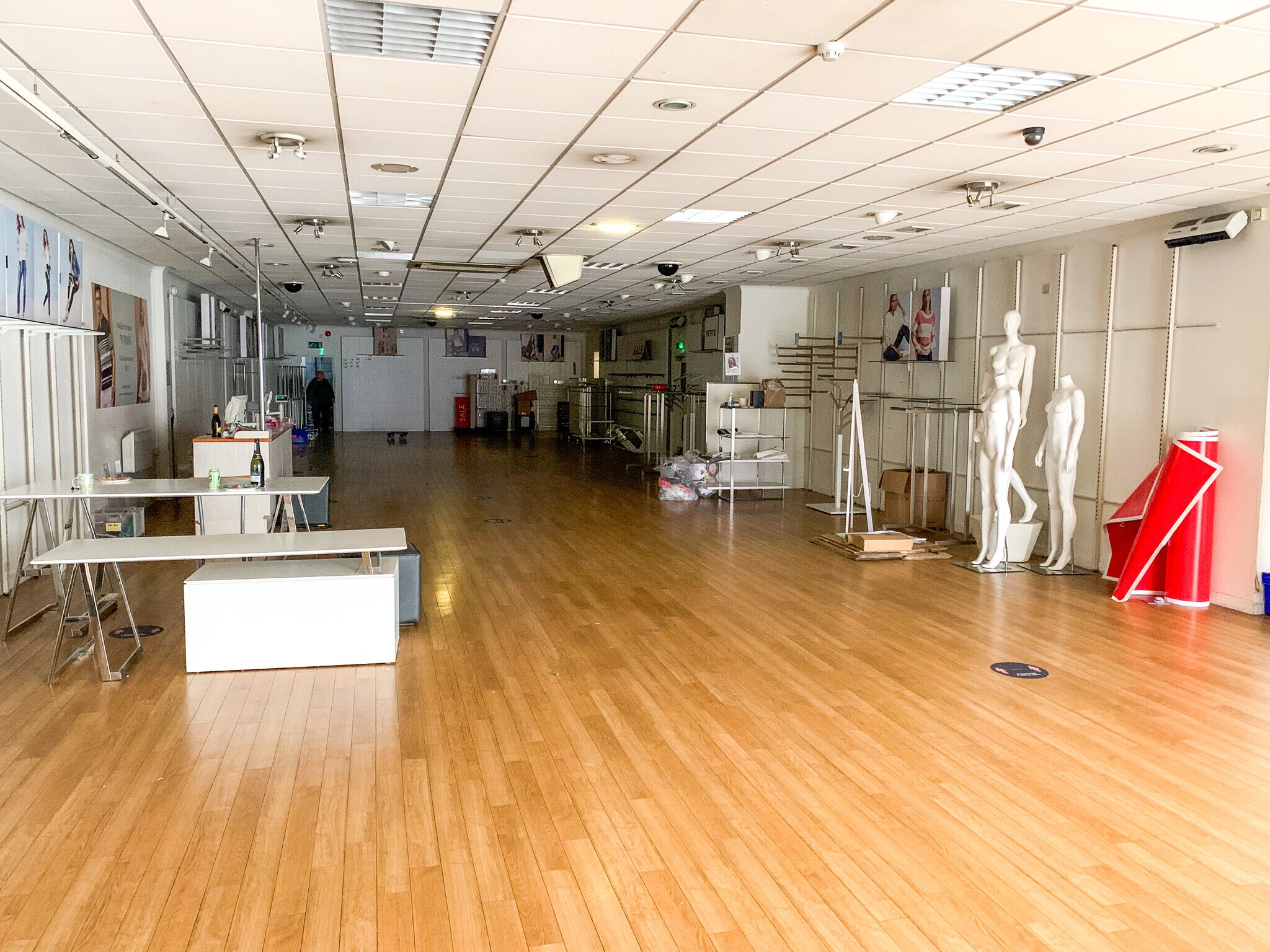 27-31 Fore St, Bodmin to rent Interior Photo- Image 1 of 7