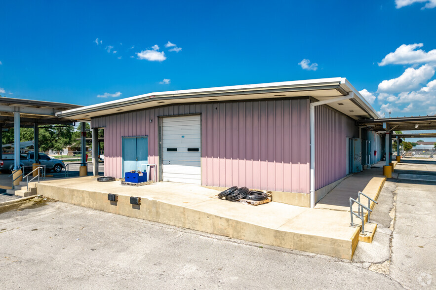 1155 Brussels St, San Antonio, TX for rent - Building Photo - Image 1 of 8