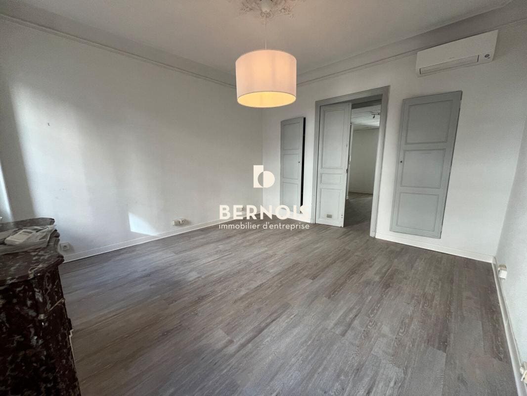 Office in Toulon to rent Interior Photo- Image 1 of 19