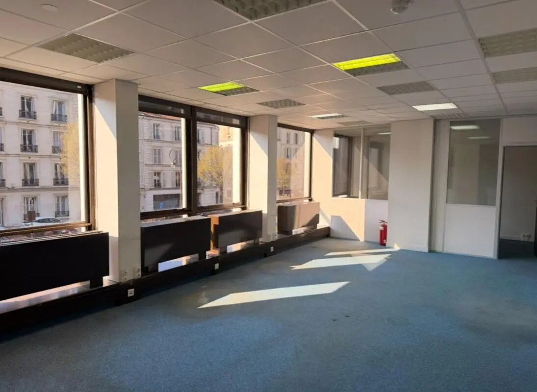 Office in Saint-Cloud to rent Interior Photo- Image 1 of 6
