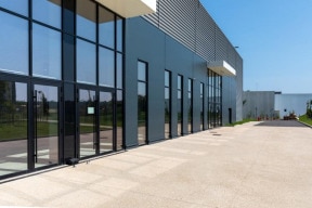 Industrial in Sucy-en-Brie to rent - Building Photo - Image 3 of 8