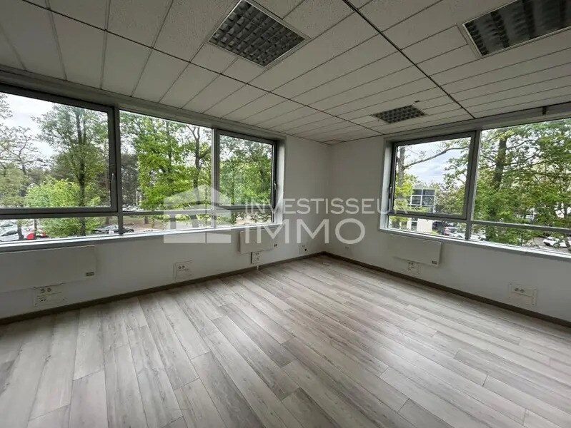 Office in Éragny to rent Interior Photo- Image 1 of 10
