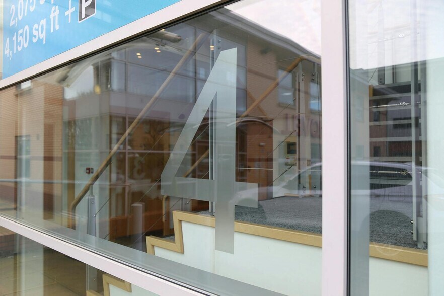 Turnberry Park Rd, Morley to rent - Building Photo - Image 3 of 3