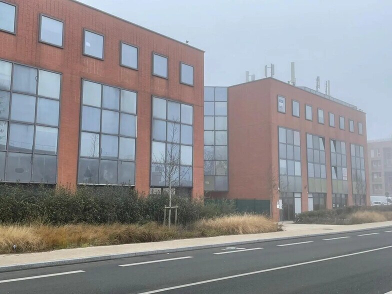 Office in Cergy to rent - Building Photo - Image 3 of 9