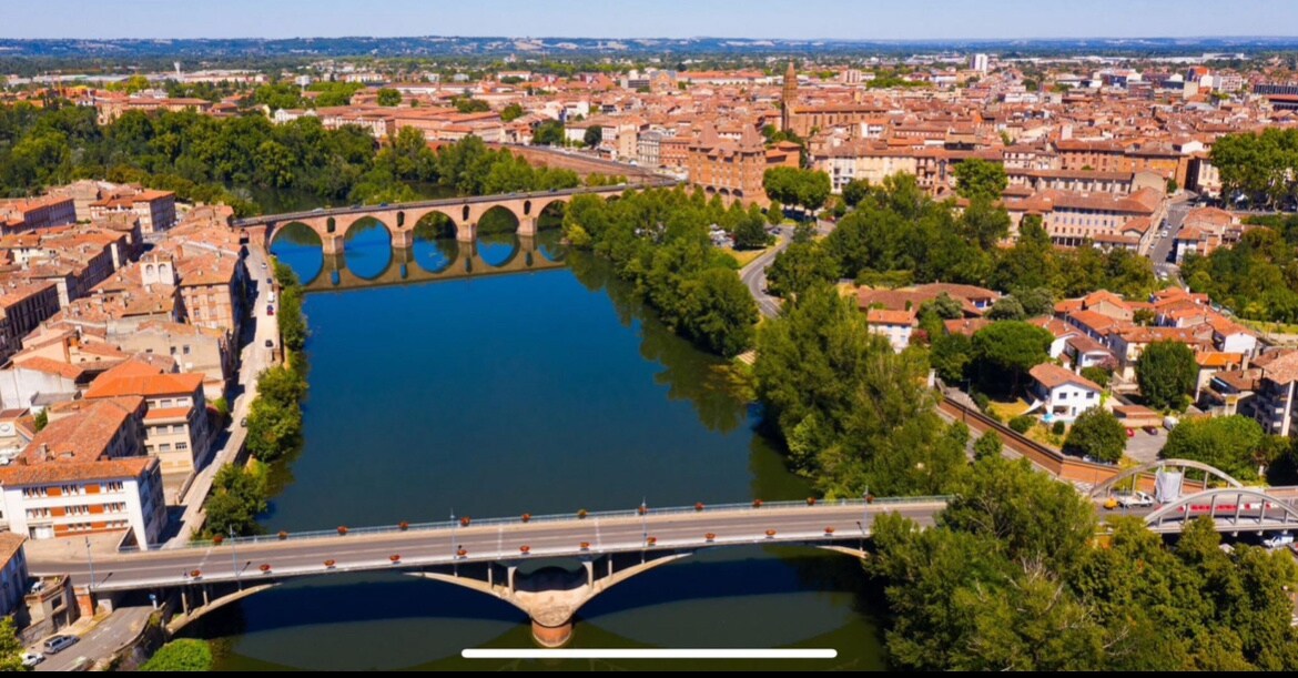 Retail in Montauban for sale Building Photo- Image 1 of 4