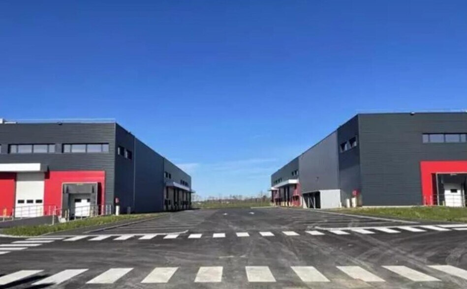 Light Industrial in Heyrieux to rent - Building Photo - Image 2 of 21