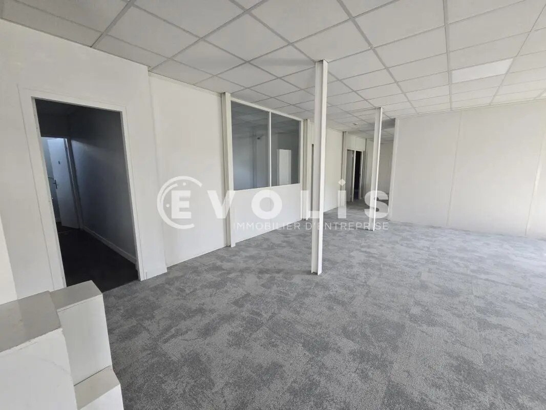 Office in Palaiseau to rent Interior Photo- Image 1 of 9
