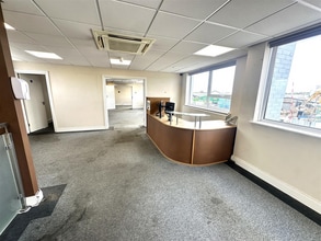 12 Wandle Way, Mitcham to rent Interior Photo- Image 1 of 7