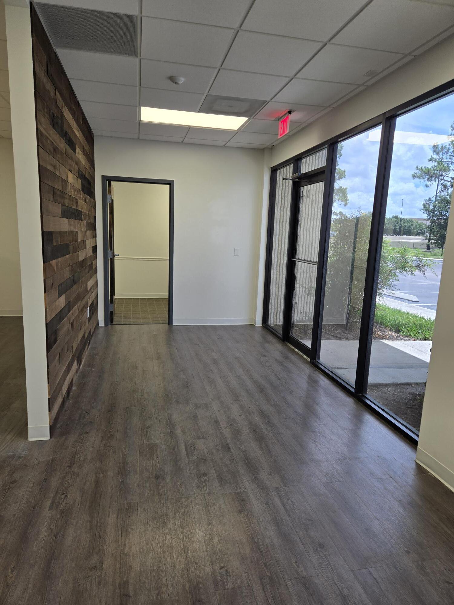 4303 Vineland Rd, Orlando, FL to rent Interior Photo- Image 1 of 9